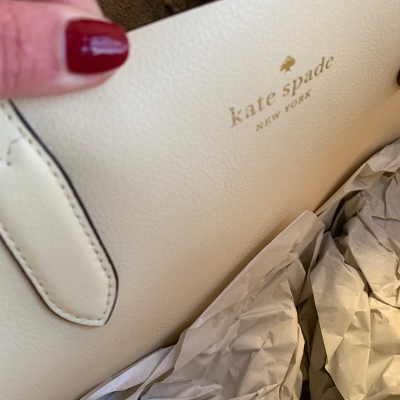 Authentic KATE SPADE Pebbled leather REVERSIBLE Open tote with zip coin - Picture 9 of 16